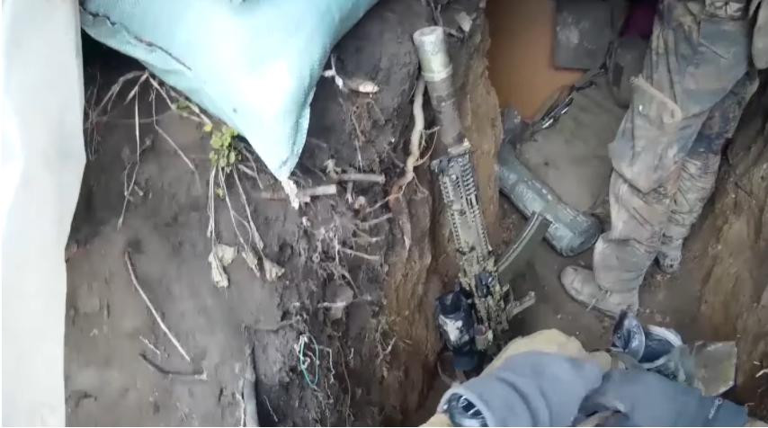 Đội bắn tỉa này được trang bị súng trường tấn công AK-105, vũ khí vi sóng chống máy bay không người lái hiện đại “Zaslon”. Đội bắn tỉa này được trang bị súng trường tấn công AK-105, vũ khí vi sóng chống máy bay không người lái hiện đại “Zaslon”.