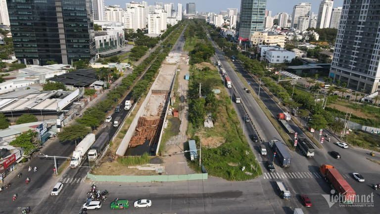 Ở phía Nam của TP.HCM, nhiều dự án hạ tầng giao thông cũng đang triển khai.