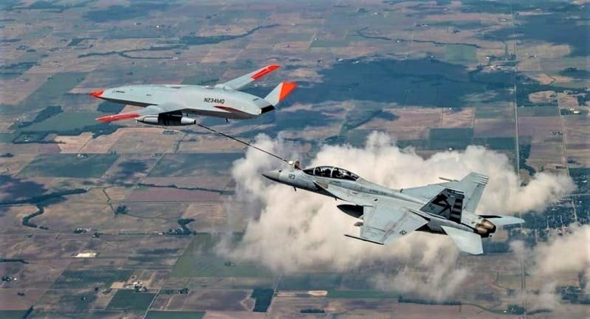Chiếc MQ-25 đã thử nghiệm thành công tiếp nhiên liệu cho chiếc F/A-18E/F Super Hornet. Ảnh: naukatehnika.com