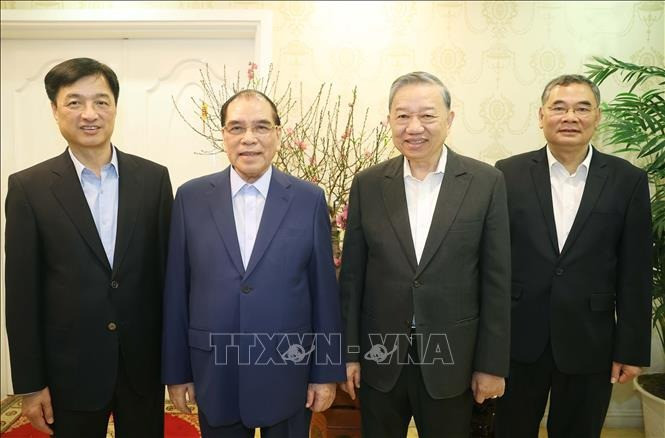 Tổng Bí thư Tô Lâm thăm, chúc Tết nguyên Tổng Bí thư Nông Đức Mạnh. Ảnh: Thống Nhất/ TTXVN