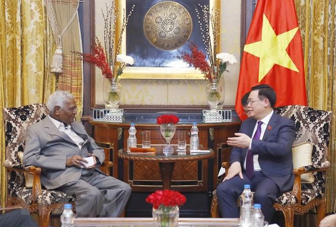 Chủ tịch Quốc hội Vương Đình Huệ tiếp Tổng Bí thư Đảng Cộng sản Ấn Độ D. Raja. (Ảnh: Doãn Tấn/TTXVN) Chủ tịch Quốc hội Vương Đình Huệ tiếp Tổng Bí thư Đảng Cộng sản Ấn Độ D. Raja. (Ảnh: Doãn Tấn/TTXVN)