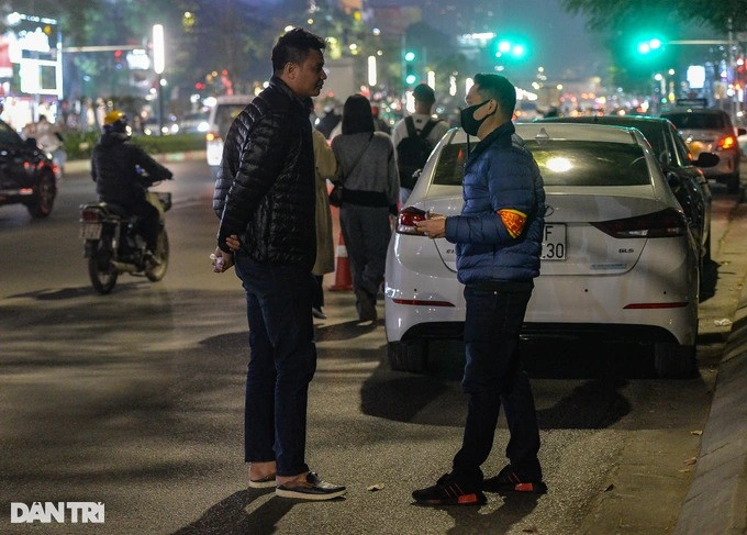 Đến 21h27 phút, Y14/141 phát hiện tài xế điều khiển xe Hyundai BKS 30F vi phạm nồng độ cồn ở mức 0,091 miligam/lít khí thở. Đến 21h27 phút, Y14/141 phát hiện tài xế điều khiển xe Hyundai BKS 30F vi phạm nồng độ cồn ở mức 0,091 miligam/lít khí thở.