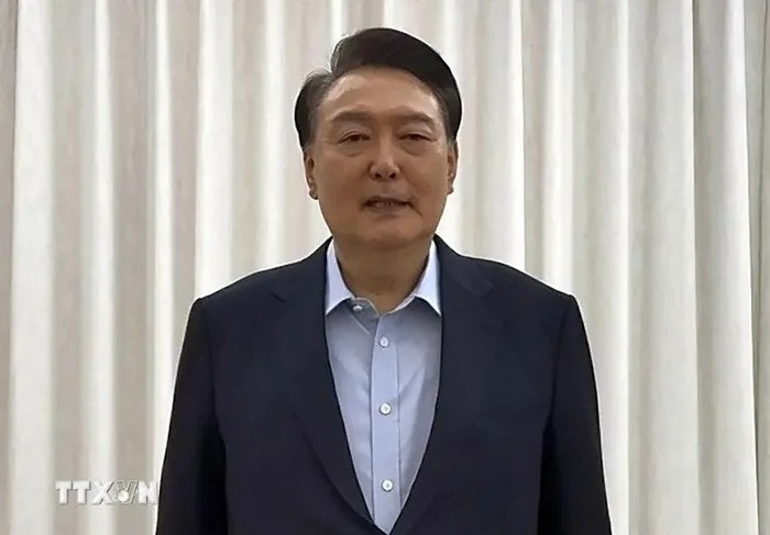 Tổng thống Hàn Quốc bị luận tội Yoon Suk Yeol trong bài phát biểu với công chúng được phát qua video từ tư dinh ở Seoul, ngày 15/1/2025. (Ảnh: CFP/TTXVN) Tổng thống Hàn Quốc bị luận tội Yoon Suk Yeol trong bài phát biểu với công chúng được phát qua video từ tư dinh ở Seoul, ngày 15/1/2025. (Ảnh: CFP/TTXVN)