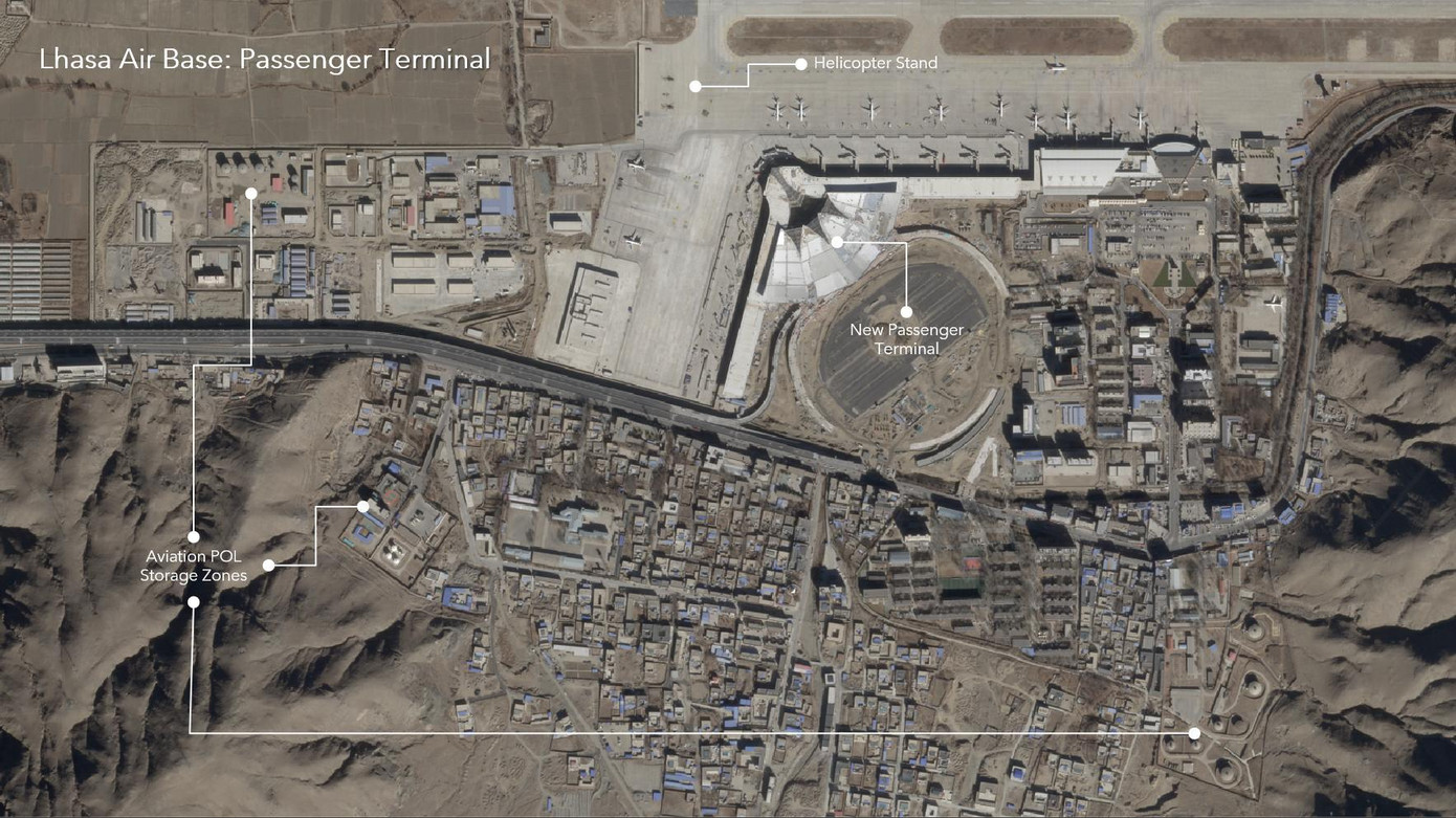 Ở vùng núi ngay phía nam của căn cứ không quân, hình ảnh vệ tinh cũng cho thấy một số cơ sở ngầm đang được xây dựng.