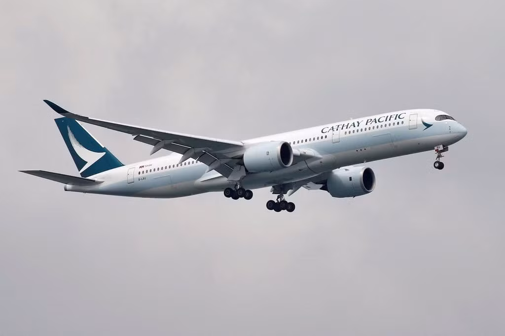 Một trong những máy bay A350-900 của Cathay. Ảnh: Reuters.
