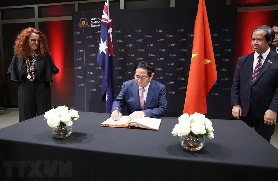 Thủ tướng Phạm Minh Chính trao đổi với lãnh đạo và sinh viên Trường Đại học Quốc gia Australia (ANU). (Ảnh: Dương Giang/TTXVN)