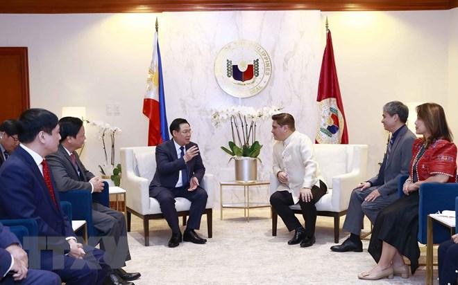 Chủ tịch Thượng viện Juan Miguel F. Zubiri tiếp thân mật Chủ tịch Quốc hội Vương Đình Huệ. (Ảnh: Doãn Tấn/TTXVN) Chủ tịch Thượng viện Juan Miguel F. Zubiri tiếp thân mật Chủ tịch Quốc hội Vương Đình Huệ. (Ảnh: Doãn Tấn/TTXVN)