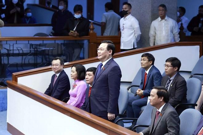 Chủ tịch Quốc hội Vương Đình Huệ và đại biểu đến buổi dự khán phiên họp Thượng viện. (Ảnh: Doãn Tấn/TTXVN) Chủ tịch Quốc hội Vương Đình Huệ và đại biểu đến buổi dự khán phiên họp Thượng viện. (Ảnh: Doãn Tấn/TTXVN)