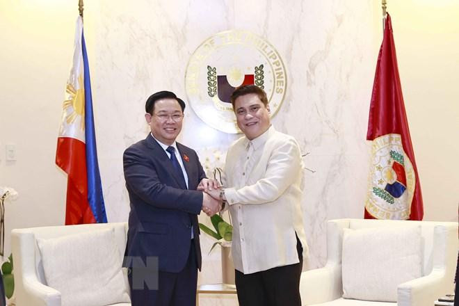 Chủ tịch Thượng viện Philippines Juan Miguel F. Zubiri và Chủ tịch Quốc hội Vương Đình Huệ tại buổi hội đàm. (Ảnh: Doãn Tấn/TTXVN) Chủ tịch Thượng viện Philippines Juan Miguel F. Zubiri và Chủ tịch Quốc hội Vương Đình Huệ tại buổi hội đàm. (Ảnh: Doãn Tấn/TTXVN)