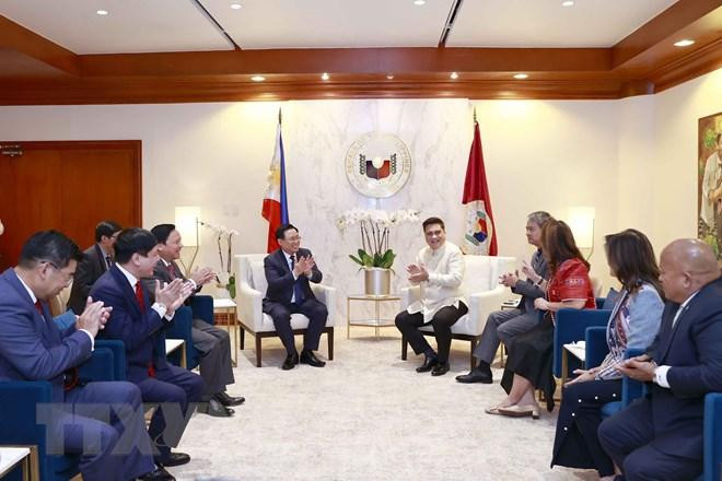 Chủ tịch Thượng viện Juan Miguel F. Zubiri tiếp thân mật Chủ tịch Quốc hội Vương Đình Huệ. (Ảnh: Doãn Tấn/TTXVN) Chủ tịch Thượng viện Juan Miguel F. Zubiri tiếp thân mật Chủ tịch Quốc hội Vương Đình Huệ. (Ảnh: Doãn Tấn/TTXVN)