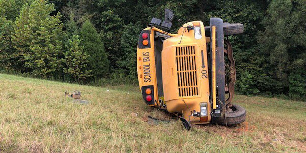 Lật xe buýt đưa đón học sinh, 8 người thương vong ảnh 2