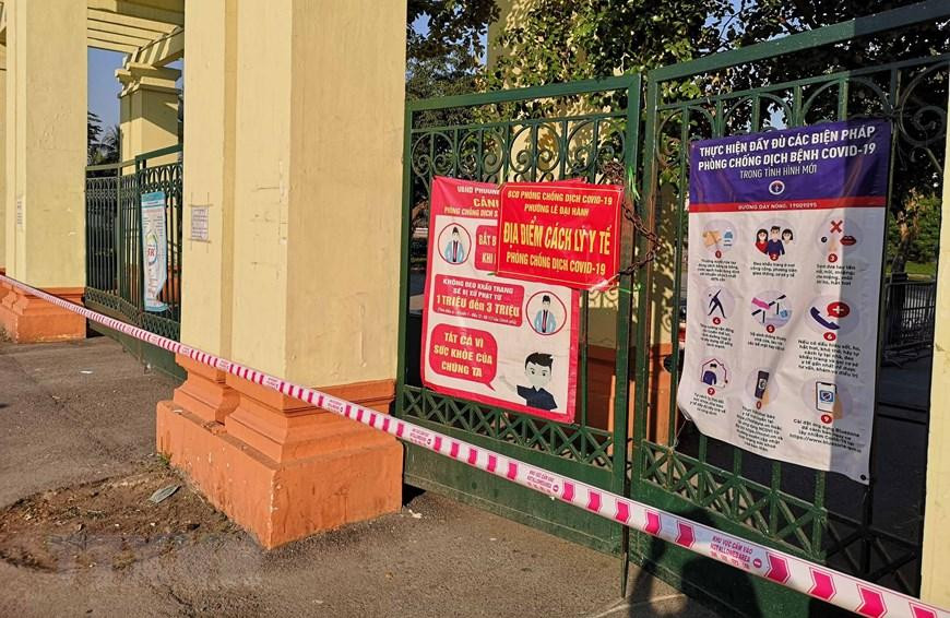 Công viên Thống Nhất đang phong tỏa để phòng, chống dịch COVID-19, người dân tạm thời không đến nơi này.(Ảnh: Thanh Tùng/TTXVN)