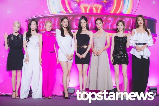 SNSD tái hợp kỷ niệm 15 năm ra mắt.