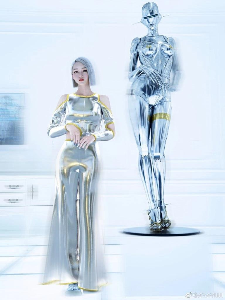 Đặc biệt, làn da của Ayayi giống với người thật hơn bất cứ thần tượng ảo (virtual idol) nào được tạo ra trước đó - làn da này có thể thích ứng với các góc ánh sáng và đổ bóng như người bình thường.