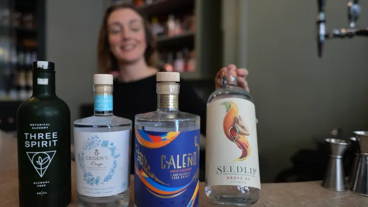 Một hỗn hợp các loại rượu không cồn tại The Virgin Mary, quán bar không cồn đầu tiên ở Dublin, Ireland. Ảnh: Gretty.