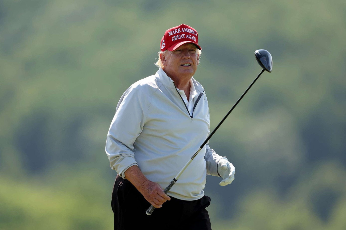 Ông Donald Trump thường dành buổi sáng để chơi golf trước khi dùng bữa trưa tại câu lạc bộ golf do ông sở hữu ở Florida. (Ảnh: ABC News) Ông Donald Trump thường dành buổi sáng để chơi golf trước khi dùng bữa trưa tại câu lạc bộ golf do ông sở hữu ở Florida. (Ảnh: ABC News)