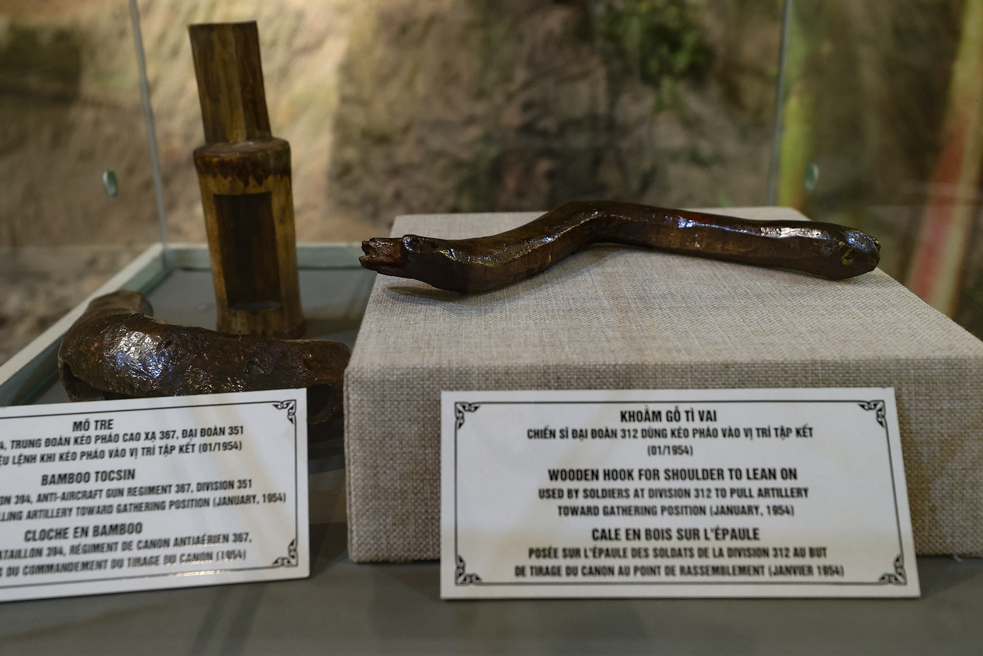 Khoằm gỗ tì vai – chiến sĩ Đại đoàn 312 dùng để kéo pháo vào trận địa. Ảnh: Lê Anh Dũng