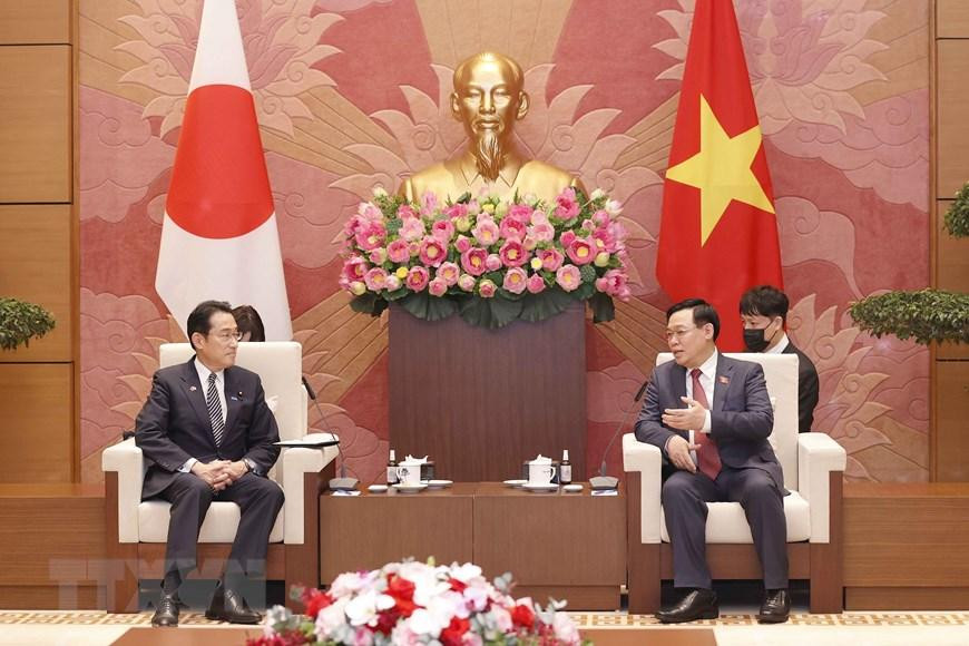 Chủ tịch Quốc hội Vương Đình Huệ tiếp Thủ tướng Nhật Bản Kishida Fumio đang thăm chính thức Việt Nam. (Ảnh: Doãn Tấn/TTXVN)