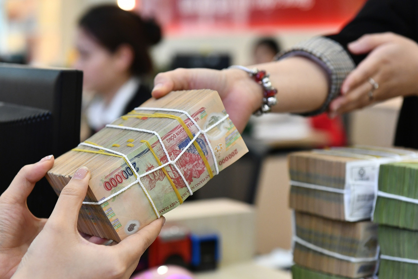 Người có thu nhập từ chuyển nhượng chứng chỉ giảm phát thải, tín chỉ carbon, thu nhập từ tiền lãi từ trái phiếu xanh... được đề xuất giảm thuế. Người có thu nhập từ chuyển nhượng chứng chỉ giảm phát thải, tín chỉ carbon, thu nhập từ tiền lãi từ trái phiếu xanh... được đề xuất giảm thuế.