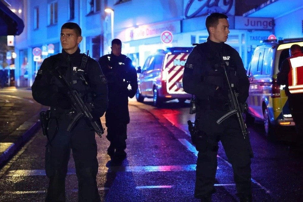 Cảnh sát có mặt tại hiện trường. Ảnh: DPA.