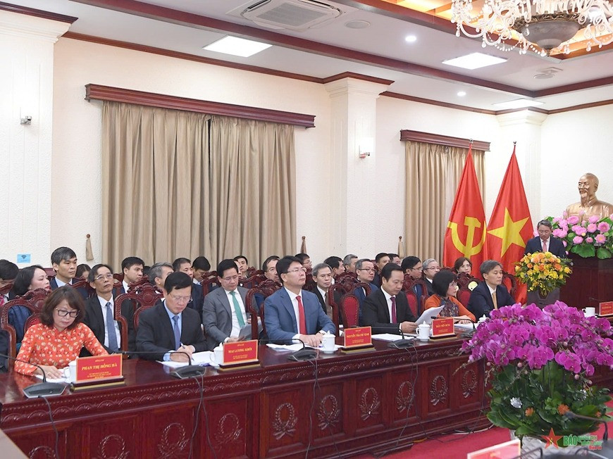 Các đại biểu tham dự buổi làm việc tại Bộ Tư pháp.