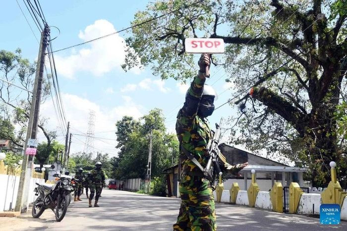 Các thành viên của lực lượng đặc nhiệm cảnh sát Sri Lanka làm nhiệm vụ ở thủ đô Colombo (Sri Lanka) hôm 22/12. Ảnh: TÂN HOA XÃ Các thành viên của lực lượng đặc nhiệm cảnh sát Sri Lanka làm nhiệm vụ ở thủ đô Colombo (Sri Lanka) hôm 22/12. Ảnh: TÂN HOA XÃ