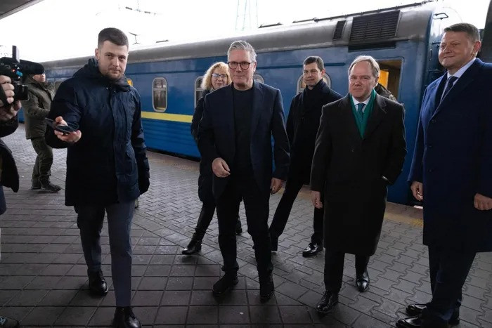 Thủ tướng Anh Keir Starmer đến Kiev. Ảnh: Facebook/KeirStarmerLabour