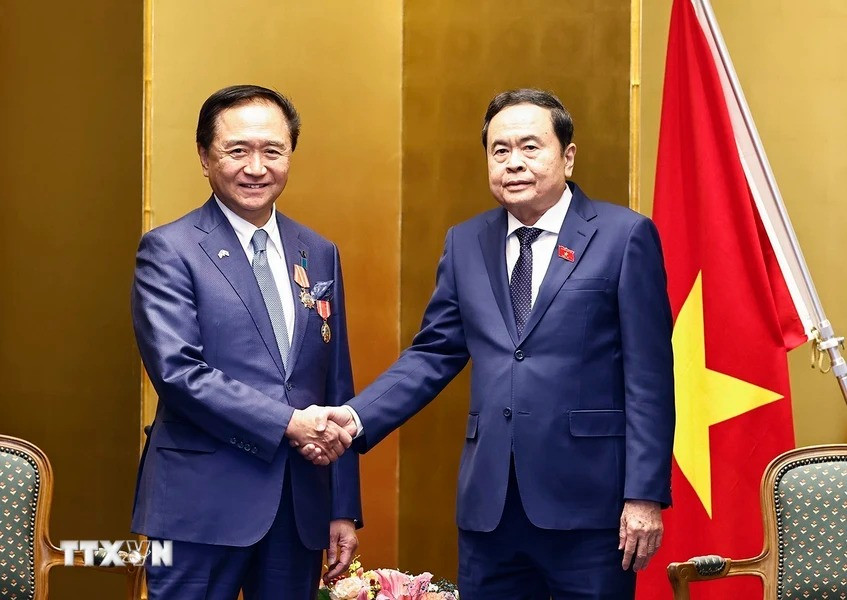 Chủ tịch Quốc hội Trần Thanh Mẫn tiếp ông Kuroiwa Yuji, Thống đốc tỉnh Kanagawa. (Ảnh: Doãn Tấn/TTXVN)