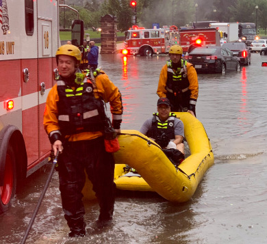 Đón trận mưa lớn nhất trong 148 năm, Washington DC chìm trong biển nước ảnh 1