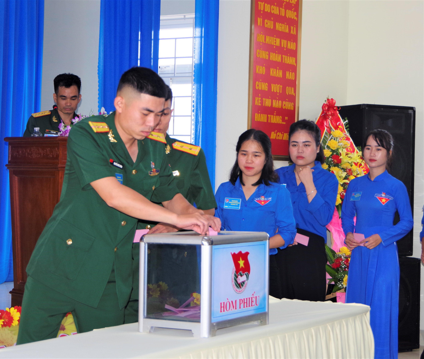 Tiến hành bầu các nội dung tại Đại hội