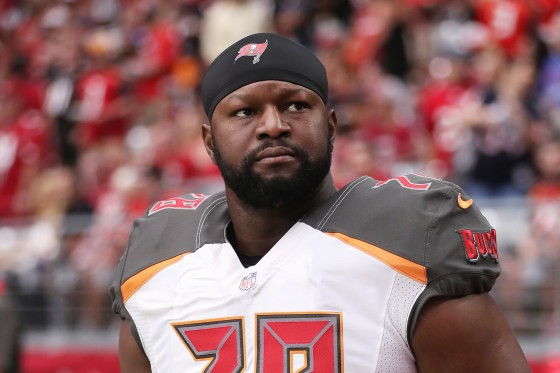 Hành khách gây rối được xác định là Gosder Cherilus - cựu cầu thủ bóng bầu dục của đội Boston College, Mỹ. Ảnh: Getty Images