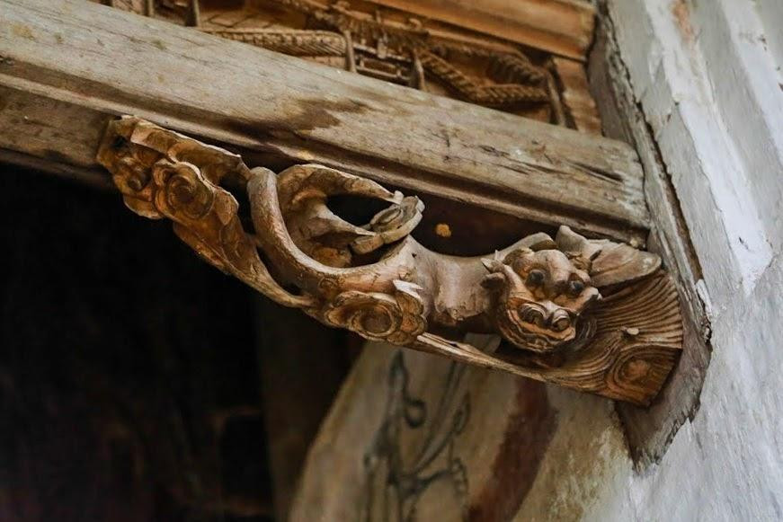 Kiến trúc của dinh thự họ Vương được kết hợp từ kiến trúc của người Trung Quốc, Pháp và cách xây dựng của người Mông.