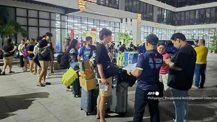 Ngày 14/3, cảnh sát Philippines đã đột kích một trung tâm lừa đảo trực tuyến, giải cứu hàng trăm nạn nhân, trong đó có người Việt. Ảnh: PAOCC/AFP