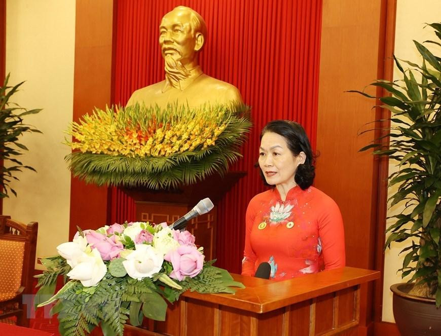 Chủ tịch Hội Chữ thập Đỏ Việt Nam Bùi Thị Hòa trình bày báo cáo. (Ảnh: Trí Dũng/TTXVN) Chủ tịch Hội Chữ thập Đỏ Việt Nam Bùi Thị Hòa trình bày báo cáo. (Ảnh: Trí Dũng/TTXVN)