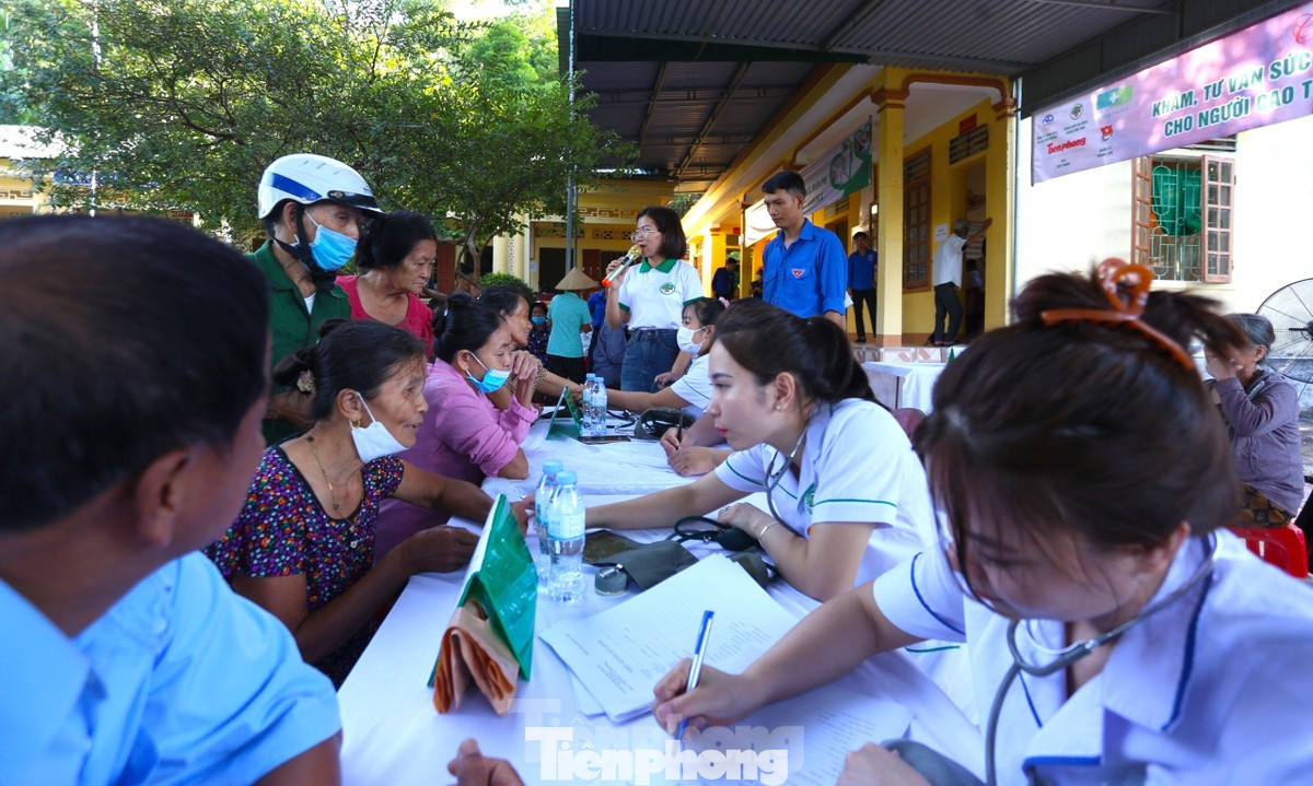 Một buổi khám sức khỏe miễn phí cho người dân. Ảnh minh họa: Cảnh Huệ