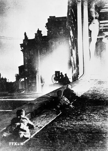 Trận đánh ở Cung điện Mùa Đông năm 1917. (Ảnh: Tư liệu quốc tế/TTXVN)