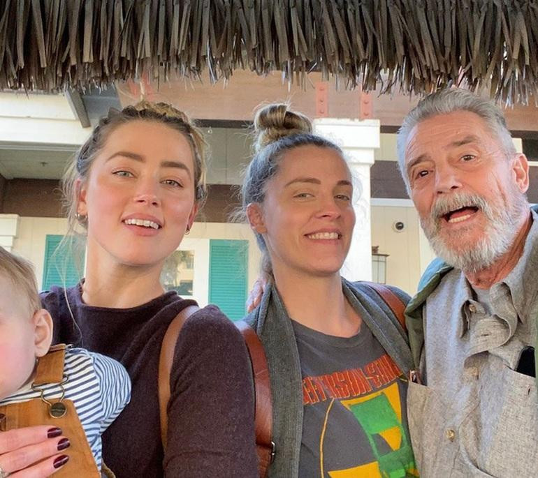 Amber Heard và người thân (Ảnh: Instagram).