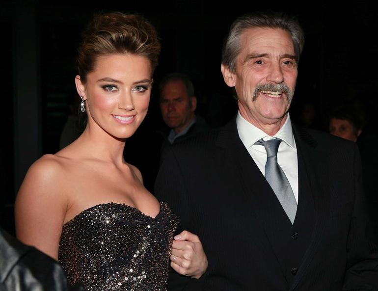 Amber Heard và cha ruột (Ảnh: News).