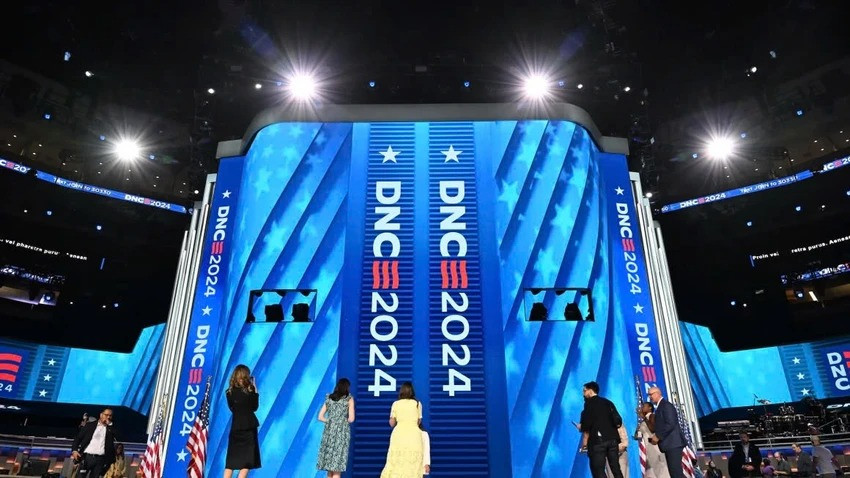 Các công tác chuẩn bị tại Đại hội toàn quốc đảng Dân chủ ở TP. Chicago, bang Illinois (Mỹ). Ảnh: CNN Các công tác chuẩn bị tại Đại hội toàn quốc đảng Dân chủ ở TP. Chicago, bang Illinois (Mỹ). Ảnh: CNN