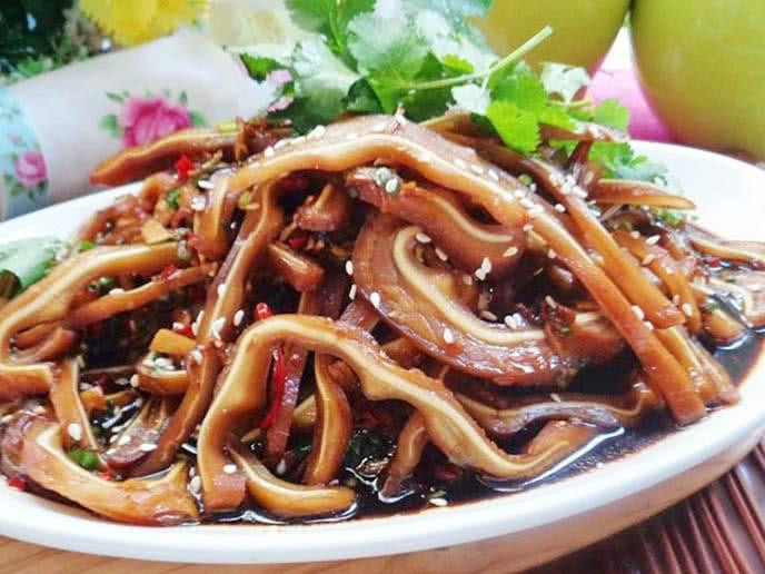 Hạt tiêu đen chứa chất piperine có khả năng giảm nguy cơ mắc bệnh ung thư và hiệu ứng này còn mạnh gấp đôi nếu hạt tiêu được kết hợp với nghệ. Tiêu còn chứa rất nhiều chất chống oxy hóa giúp bảo vệ cơ thể khỏi gốc tự do. Ảnh minh họa: Internet