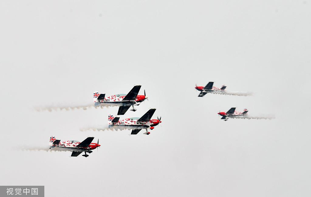 Các đội bay biểu diễn nổi tiếng thế giới xuất hiện trên bầu trời Tứ Xuyên ảnh 3