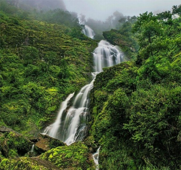Thác nước Hàm Rồng tại Lào Cai. Ảnh: Sưu tầm.