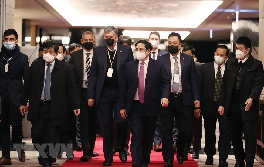 Thủ tướng Phạm Minh Chính đến dự Phiên cấp cao Diễn đàn doanh nghiệp Việt Nam thường niên (VBF). (Ảnh: Dương Giang/TTXVN)