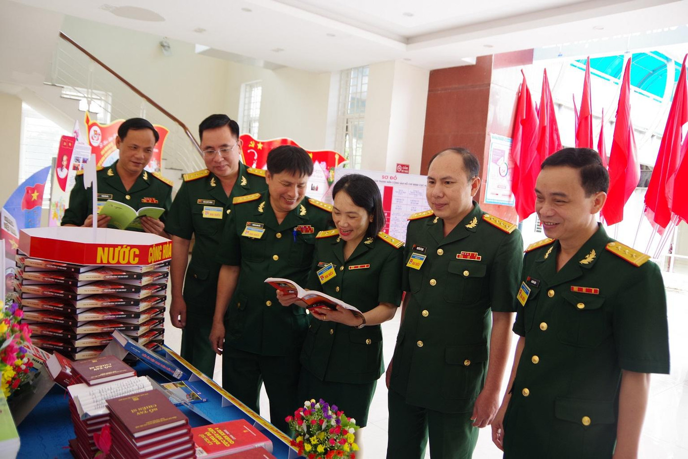 Đại biểu dự đại hội tham quan mô hình, sáng kiến của tuổi trẻ Cục Hậu cần Quân khu 4 Đại biểu dự đại hội tham quan mô hình, sáng kiến của tuổi trẻ Cục Hậu cần Quân khu 4