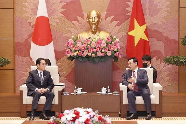 Chủ tịch Quốc hội Vương Đình Huệ tiếp Thủ tướng Nhật Bản Kishida Fumio. (Ảnh: Doãn Tấn/TTXVN)