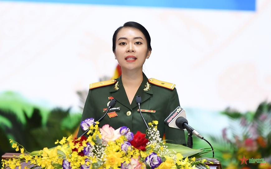 Thiếu úy QNCN Phạm Phương Anh, Phó bí thư Đoàn cơ sở Lữ đoàn 139, Binh chủng Thông tin liên lạc đóng góp ý kiến vào dự thảo văn kiện đại hội. Thiếu úy QNCN Phạm Phương Anh, Phó bí thư Đoàn cơ sở Lữ đoàn 139, Binh chủng Thông tin liên lạc đóng góp ý kiến vào dự thảo văn kiện đại hội.