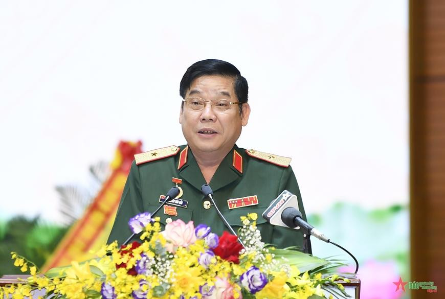 Thiếu tướng Nguyễn Văn Gấu, Ủy viên Trung ương Đảng, Phó chủ nhiệm Tổng cục Chính trị Quân đội nhân dân Việt Nam phát biểu bế mạc đại hội. Thiếu tướng Nguyễn Văn Gấu, Ủy viên Trung ương Đảng, Phó chủ nhiệm Tổng cục Chính trị Quân đội nhân dân Việt Nam phát biểu bế mạc đại hội.