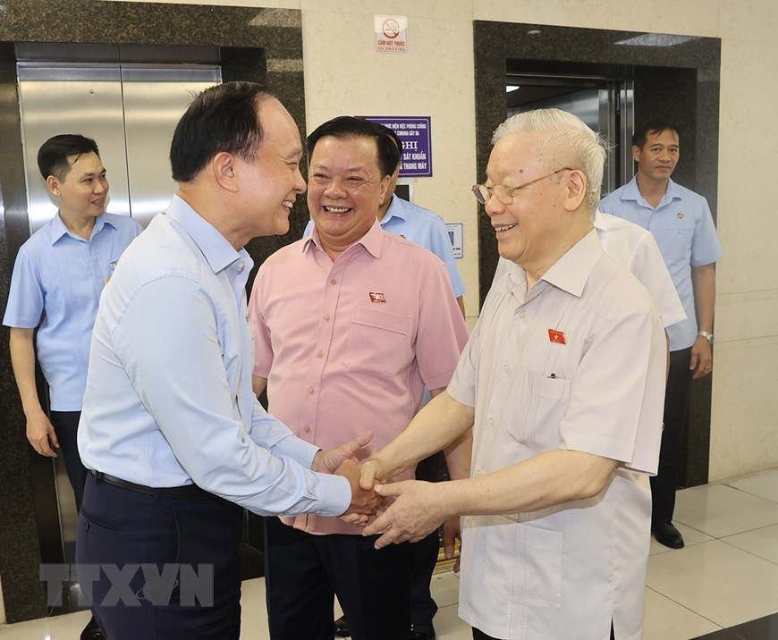 Tổng Bí thư Nguyễn Phú Trọng và đại biểu Quốc hội tiếp xúc cử tri tại quận Hai Bà Trưng, Hà Nội. (Ảnh: Trí Dũng/TTXVN) Tổng Bí thư Nguyễn Phú Trọng và đại biểu Quốc hội tiếp xúc cử tri tại quận Hai Bà Trưng, Hà Nội. (Ảnh: Trí Dũng/TTXVN)