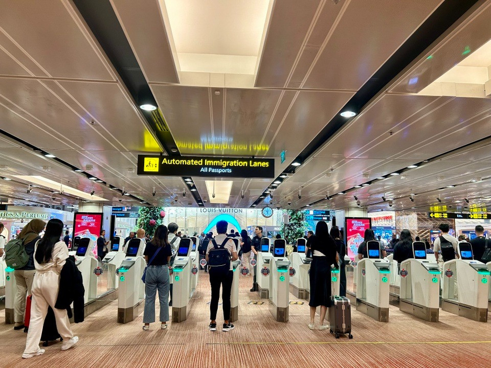 Làn xuất cảnh tự động ở sân bay Changi. Ảnh: Diệu Thanh. Làn xuất cảnh tự động ở sân bay Changi. Ảnh: Diệu Thanh.