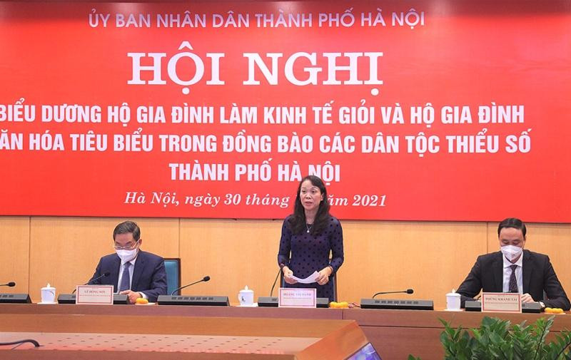 Bà Hoàng Thị Hạnh, Thứ trưởng, Phó Chủ nhiệm Ủy ban Dân tộc phát biểu tại Hội nghị. Ảnh: TTXVN